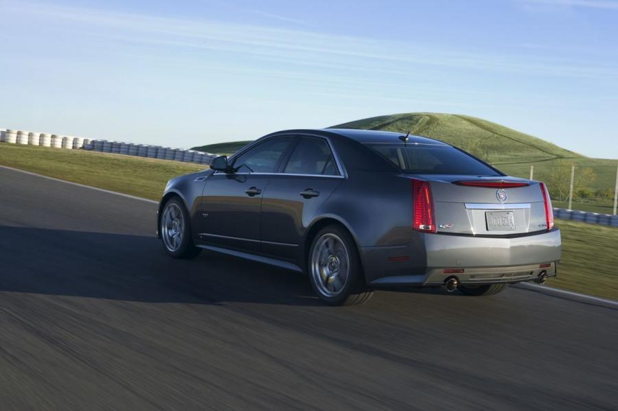  Cadillac CTS-V Coupe 2010 года  (фото 38 из 315)